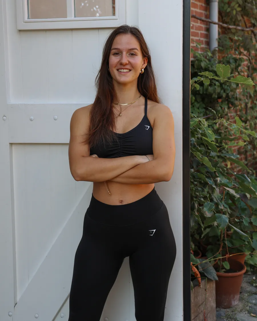 Daphne, Instructeur